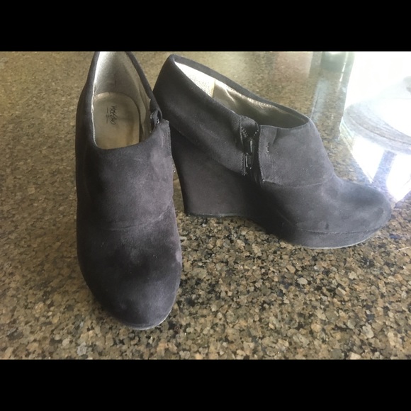 Mossimo Wedge Booties - Picture 2 of 4